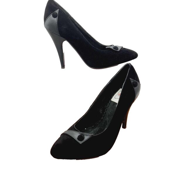 Bettie Page Womens 8M Black Suede 4" Stiletto Heels Pumps Pin Up Model Button - Picture 1 of 12